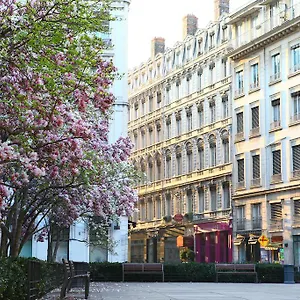 https://hotel-des-celestins.hotels-rhonealpes.com